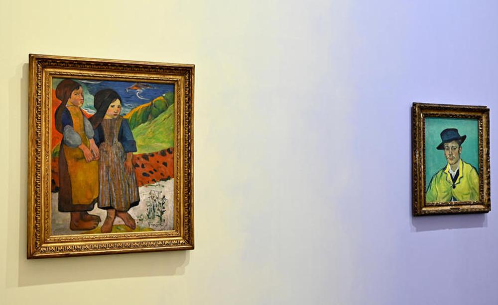 Jubiläumsschau im Museum Folkwang mit Paul Gaugins "Kleine Bretoninnen vor dem Meer" (1889) und Vincent van Goghs "Portrait Armand Roulin" (1888)