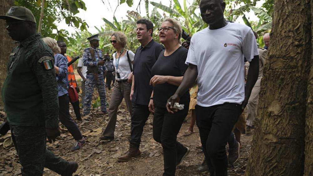 Bundesentwicklungsministerin Schulze und Arbeitsminister Heil auf der Kakaoplantage der Rosso Kooperative im Südosten der Elfenbeinküste