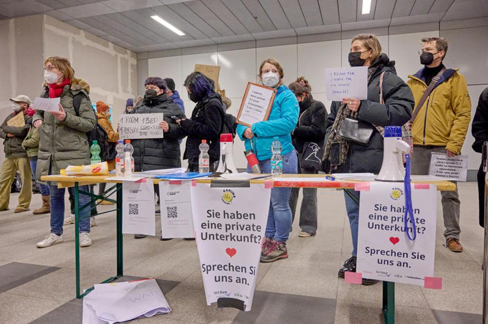 Große Hilfsbereitschaft für ukrainische Flüchtlinge am Berliner Hauptbahnhof (3.3.2022)