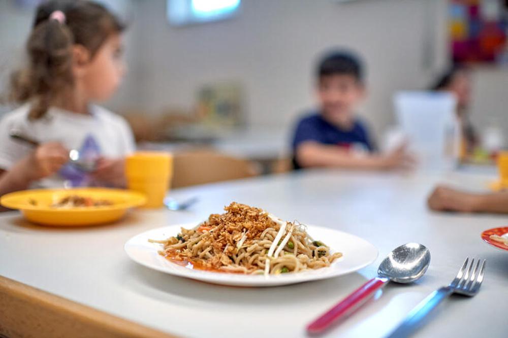 Ein Garten und eine warme Mahlzeit