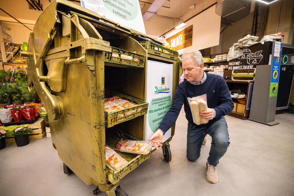 Geschenkte Lebensmittel aus der "Goldenen Tonne"