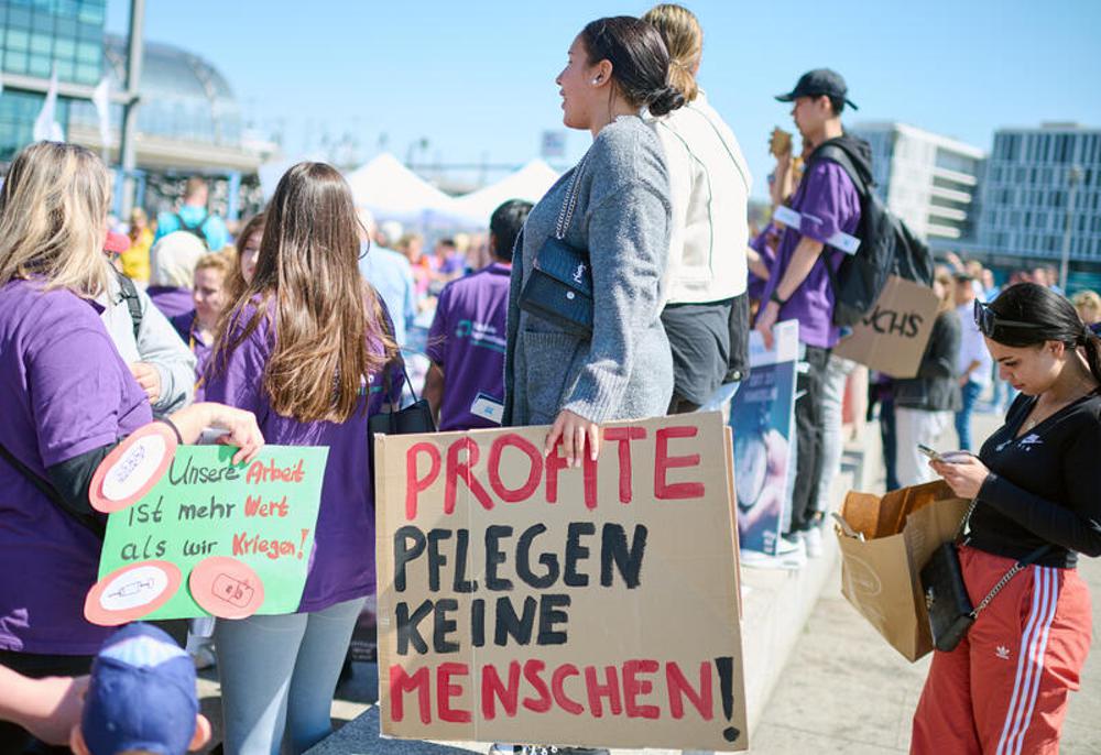 Pflegekräfte und Verbände fordern bessere Finanzierung