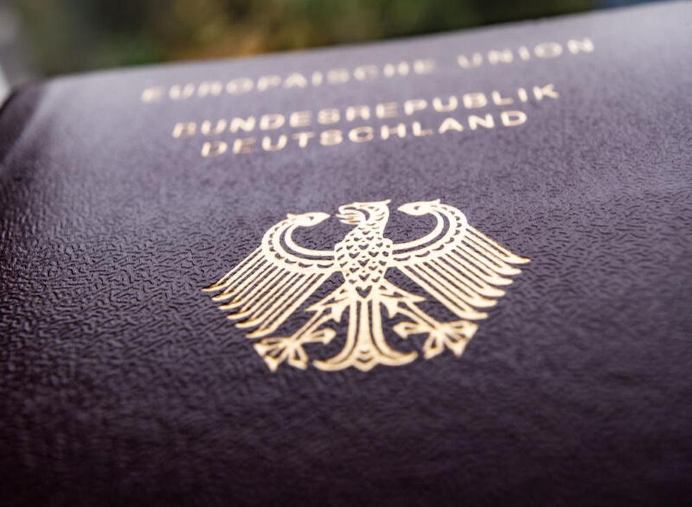 Einbürgerung: Experten sehen Nachteile für Frauen und Behinderte