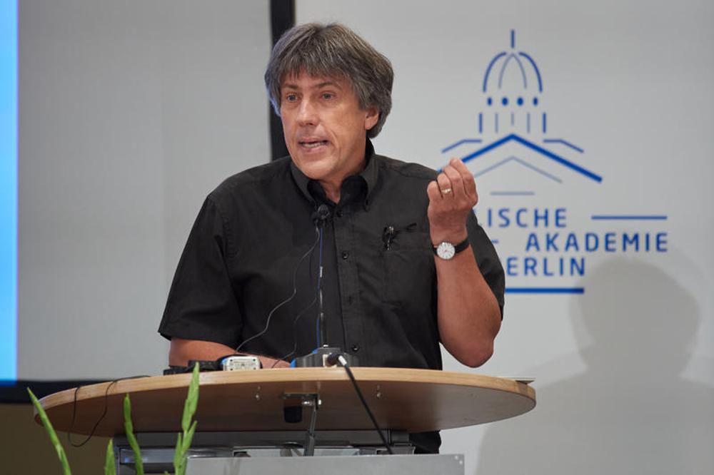 Ex-Pro Asyl-Chef Günter Burkhardt verstärkt Evangelische Akademie Berlin