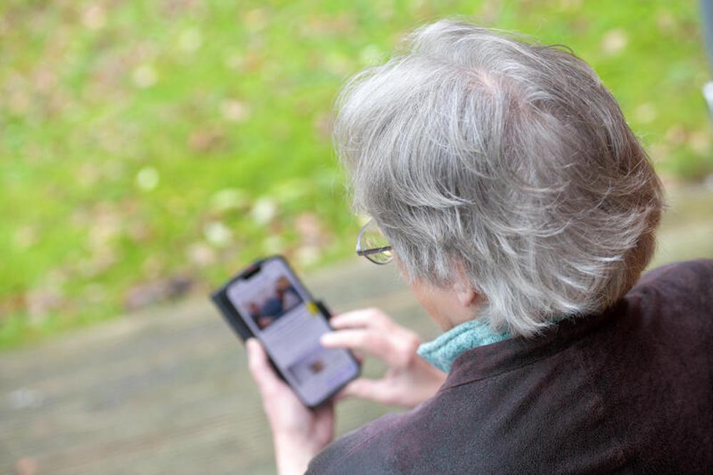 Mehr Digitalisierung für Oma und Opa