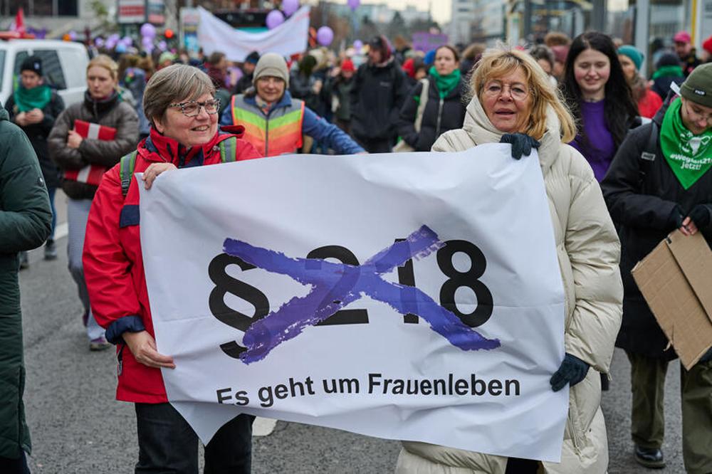 Menschen in Deutschland beim Thema Abtreibung relativ einig