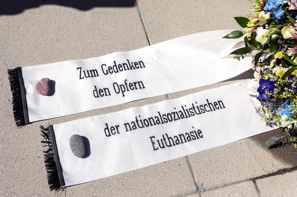 80 Jahre nach Kriegsende: Verb&auml;nde mahnen zur Wachsamkeit