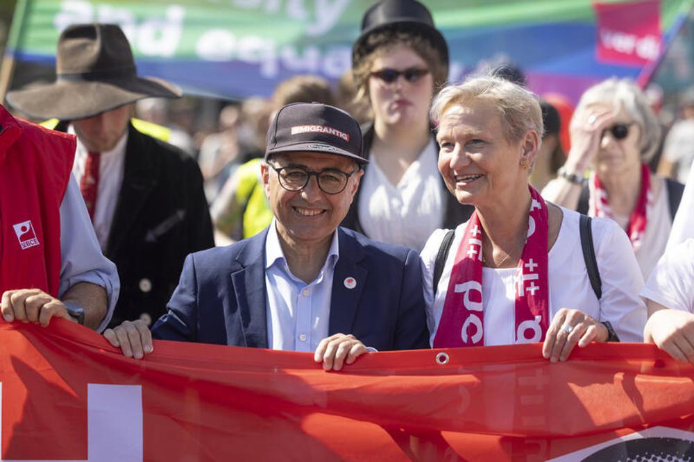 DGB-Landeschef Mehrdad Payandeh und die EKD-Ratsvorsitzende Kirsten Fehrs auf einer Kundgebung zum Tag der Arbeit beim Kirchentag