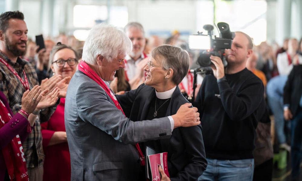 Heinrich Bedford-Strohm, Vorsitzender des ÖRK-Zentralausschusses, und Mariann Edgar Budde auf dem Kirchentag.