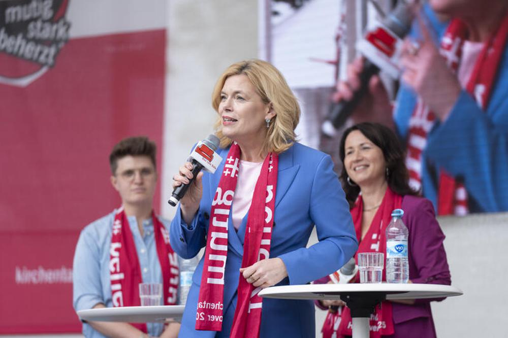Anna-Nicole Heinrich, Julia Klöckner und Anja Siegesmund (v.l.)