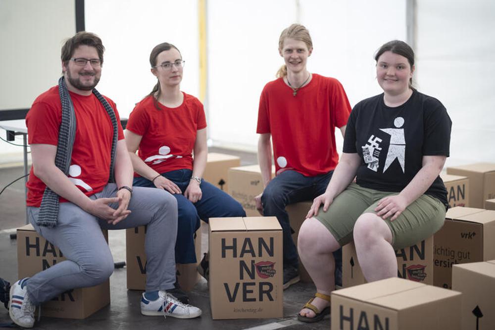 Kennen sich nun aus mit rechtsextremistischen Codes: Magnus Wurm, Katharina Hartelt, Alexander Einart, Birte Hofmann (v.l.)