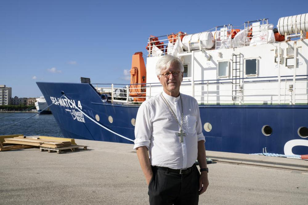 Bedford-Strohm besuchte im Hafen von Palermo das Seenotrettungsschiff "Sea-Watch 4".