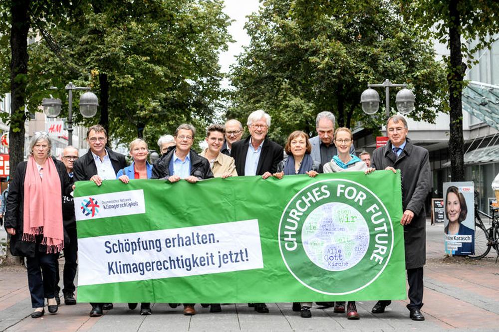 Mitglieder des EKD-Rats bei der Klima-Demonstration in Hannover