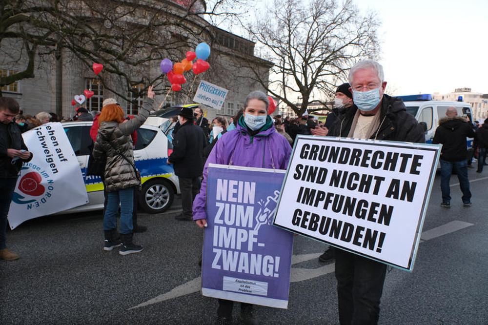 Demo von Impfgegnern in Hamburg am 18. Dezember