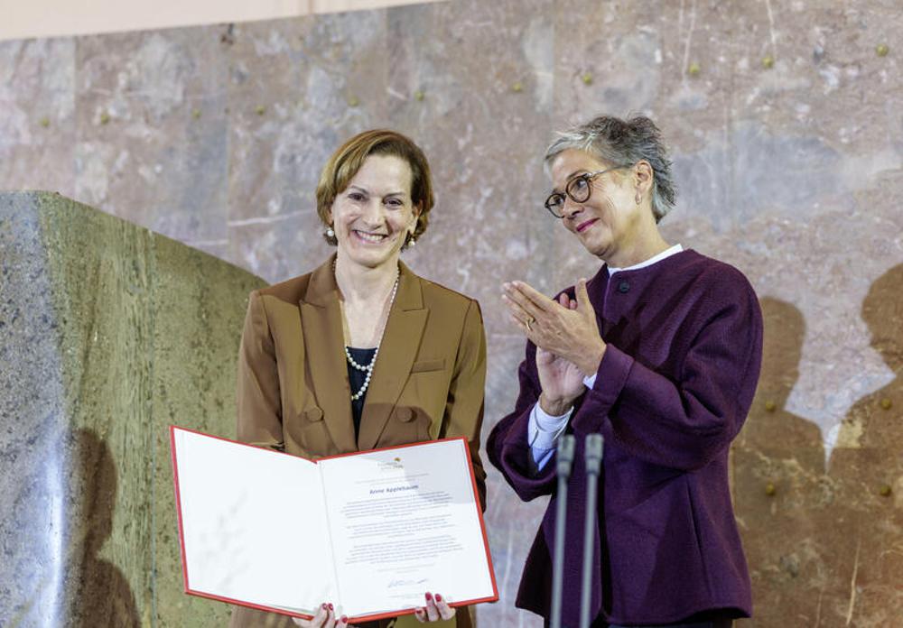 Anne Applebaum (l.) und Karin Schmidt-Friderichs vom Börsenverein