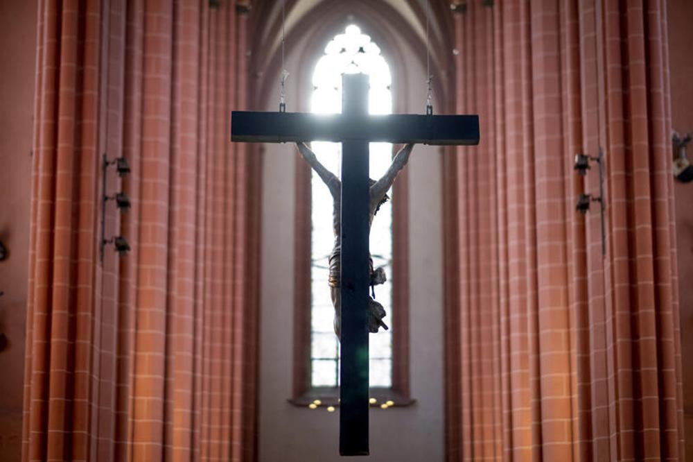 Kruzifix im Frankfurter Dom