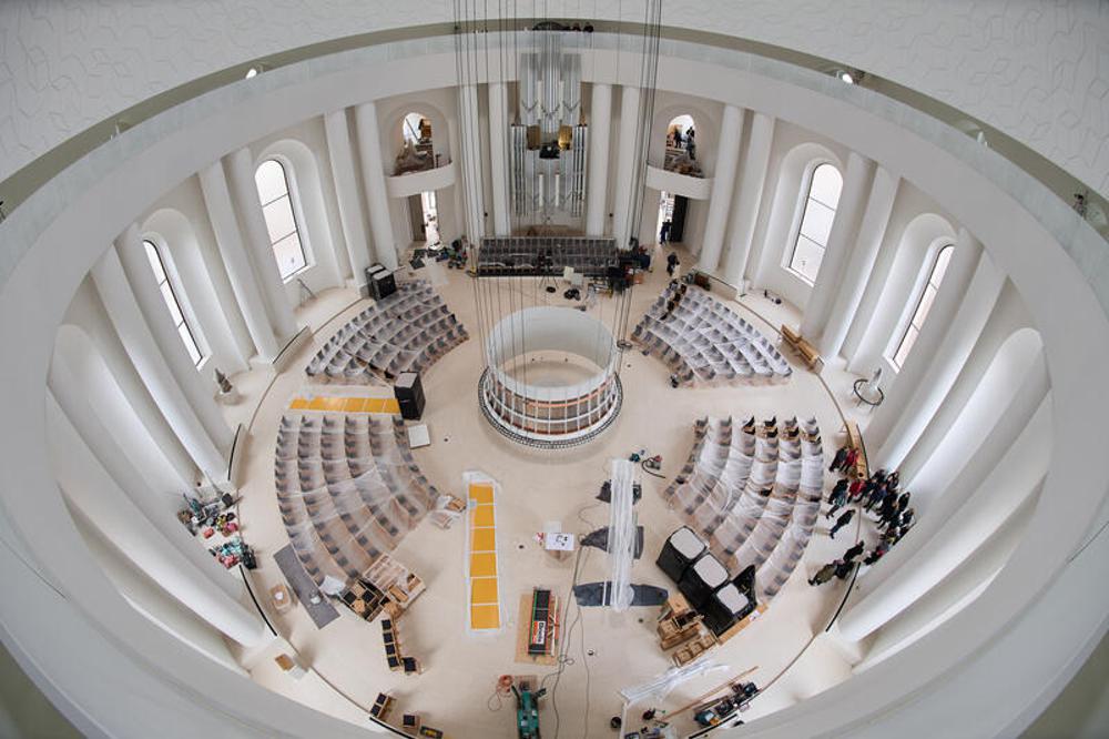 Blick vom Umlauf unter der Kuppel in die Hedwigs-Kathedrale