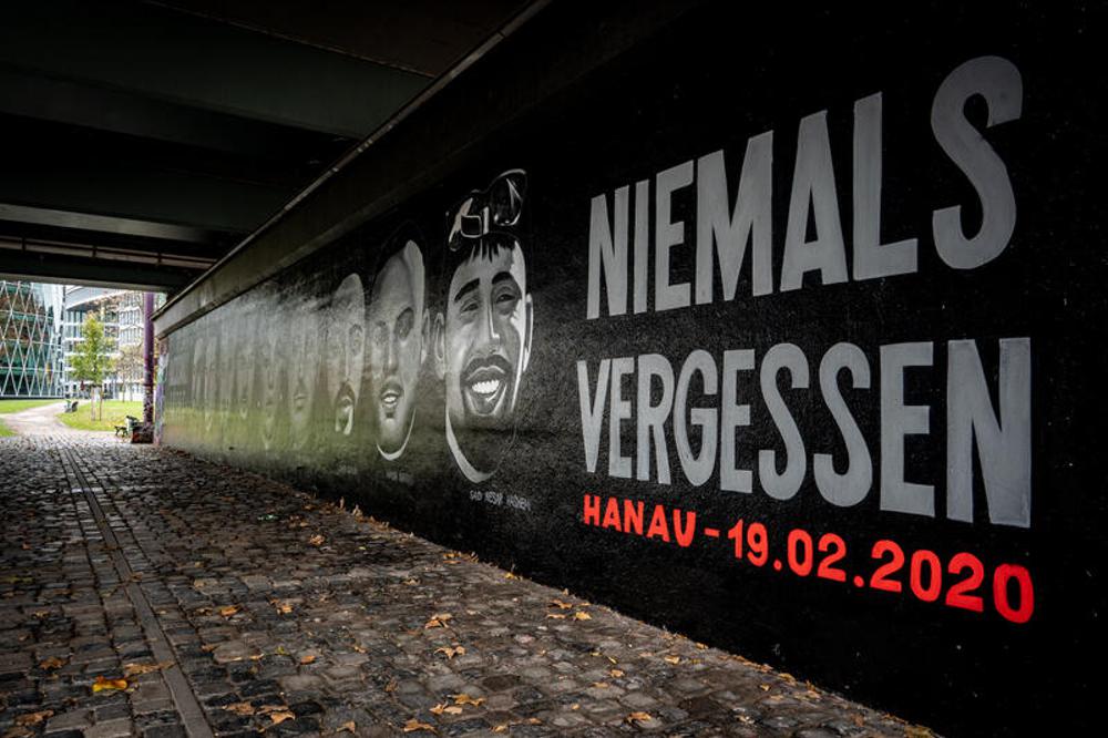 Graffito in Frankfurt am Main zum Gedenken an Hanauer Anschlagsopfer