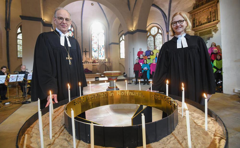 Fernsehgottesdienst aus Nienburg: Landesbischof Meister und Pastorin Schmid-Waßmuth