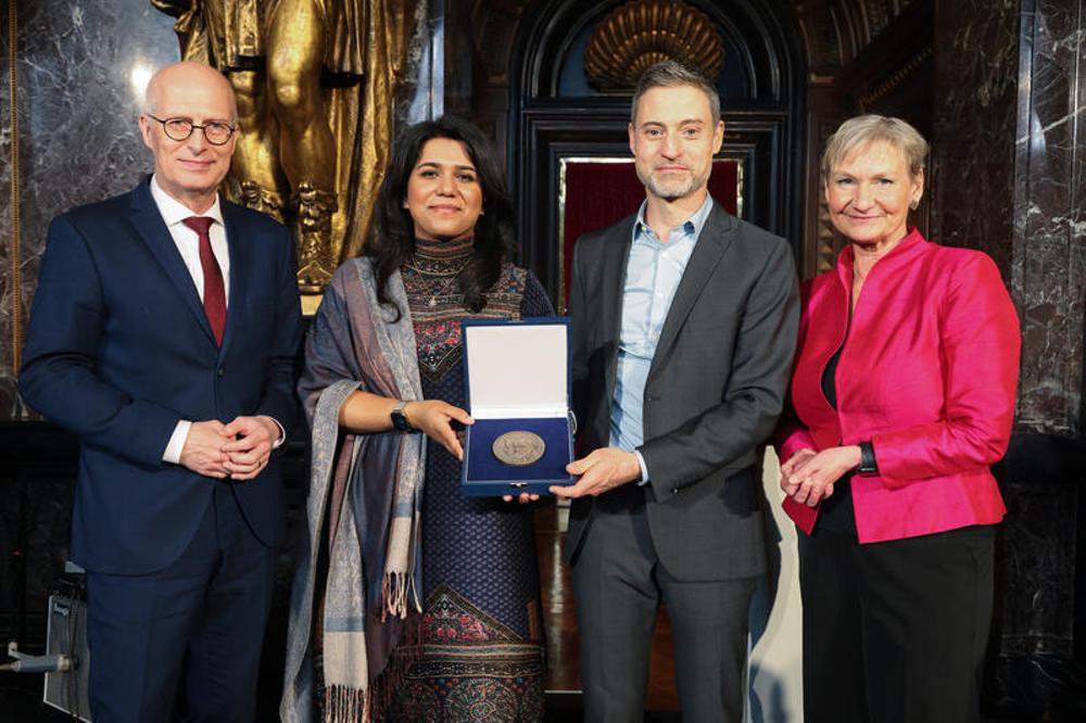 Peter Tschentscher,  Saba-Nur Cheema, Meron Mendel und Kirsten Fehrs.