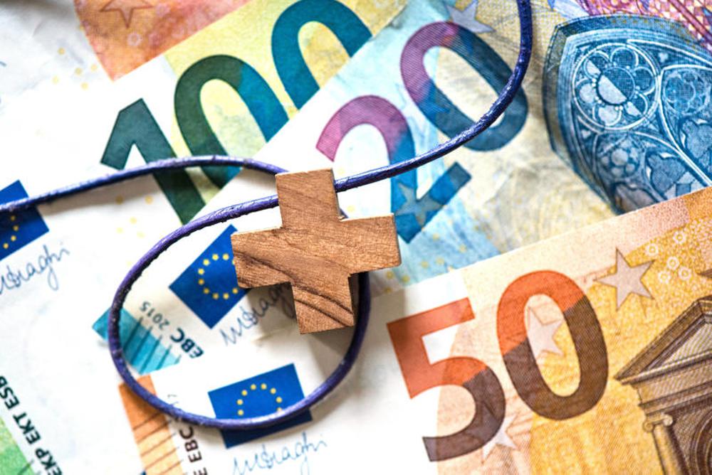 Kreuz auf Euro-Banknoten