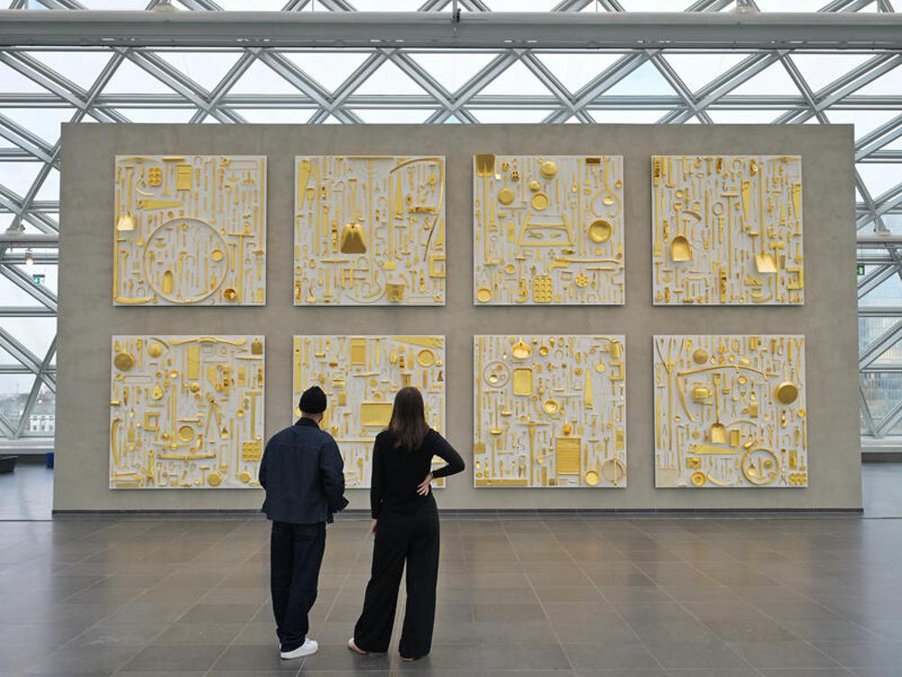 Kunstwerk "the alphabet of my mothers and fathers A, B, C, D, E, F, G und H" von Ugo Rondinone (2022)