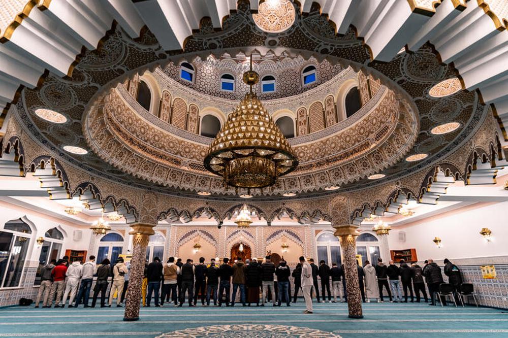 Fastenbrechen in der Abu Bakr Moschee in Frankfurt am Main (Archivbild)