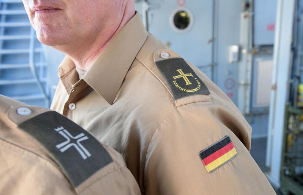 Milit&auml;rseelsorger auf einem Marineschiff (Archivbild)