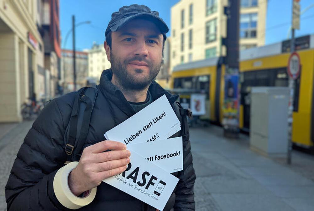 Benno Fl&uuml;gel, Gr&uuml;nder der Radikalen Anti Smartphone Front RASF