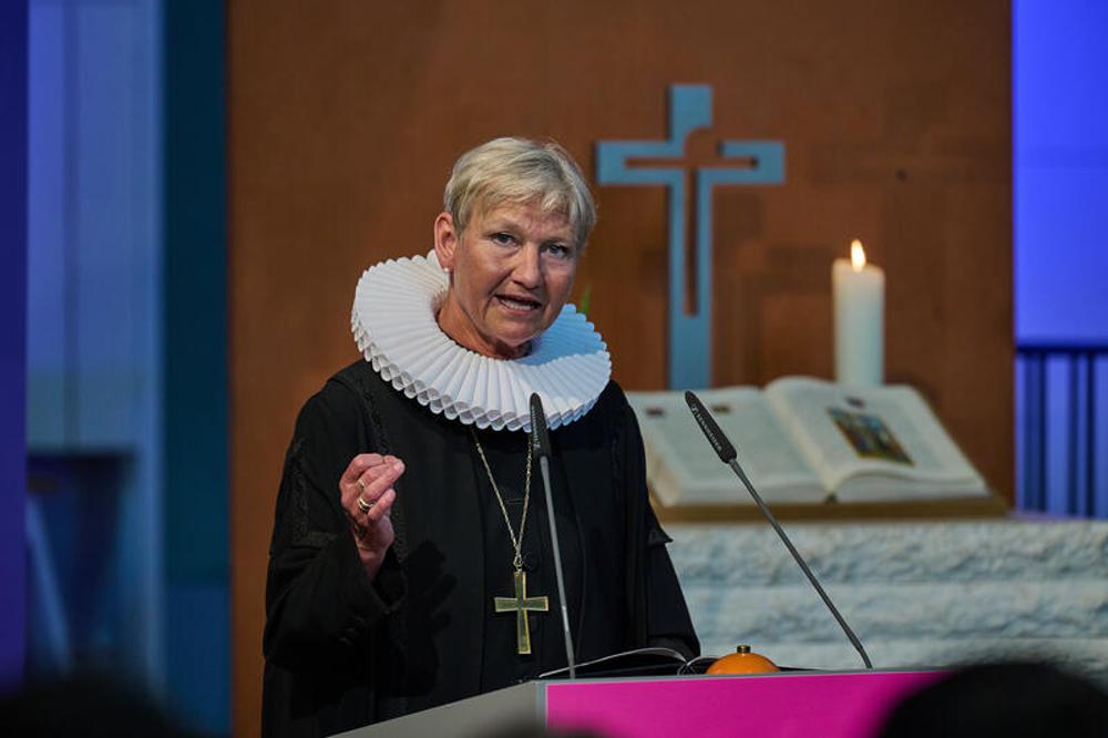 Die EKD-Ratsvorsitzende Fehrs beim &ouml;kumenischen Gottesdienst zum 50-j&auml;hrigen Bestehen der Interkulturellen Woche im Mai 2025 in der Berliner Genezarethkirche.