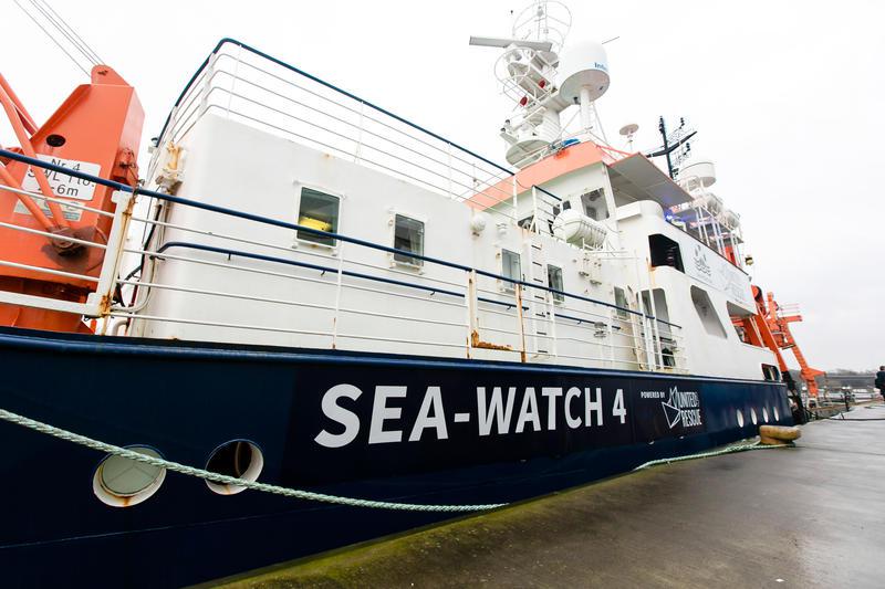 Kirchliches Flüchtlingsschiff "Sea-Watch 4" getauft