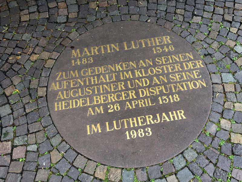 Käßmann: Luther ging's nicht um Kreuze in Amtsstuben 