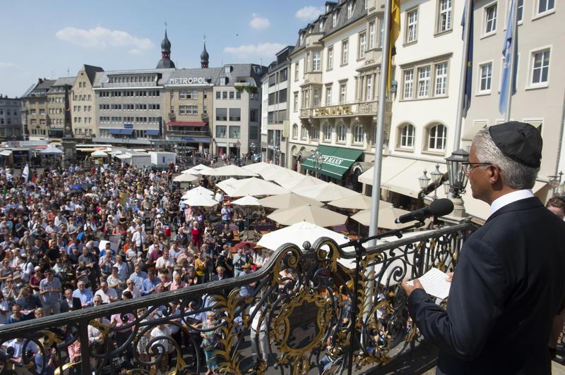 800 demonstrieren gegen Antisemitismus im Rheinland