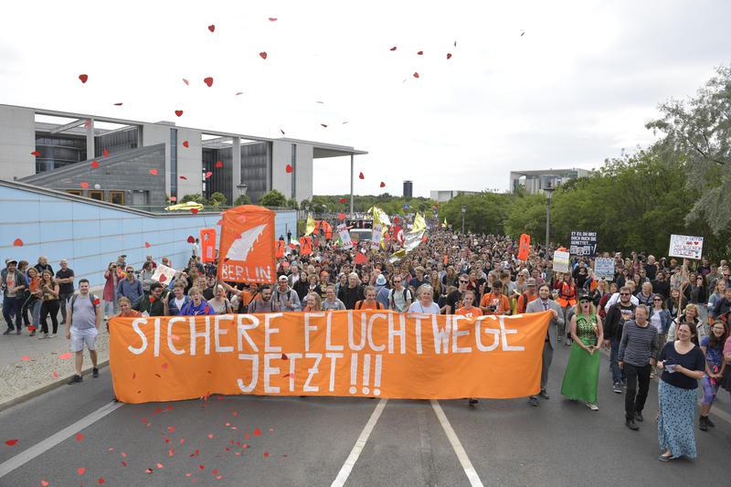 Über 7.000 Menschen demonstrieren in NRW für Seenotrettung