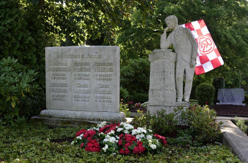 Kirchengemeinde und Rot-Weiss Essen weihen Fan-Friedhof ein