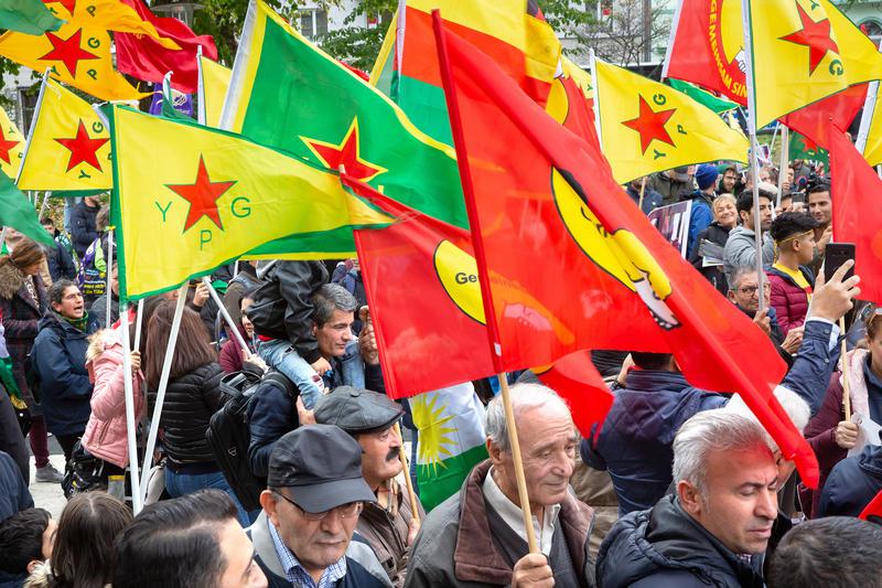 10.000 Demonstranten protestieren in Köln gegen Einmarsch in Syrien