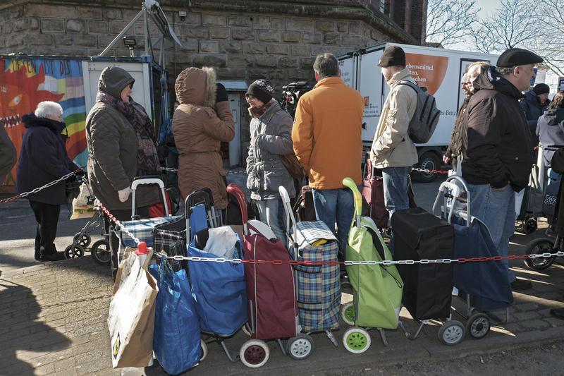 Armut geht leicht zurück - Deutschland viergeteilt