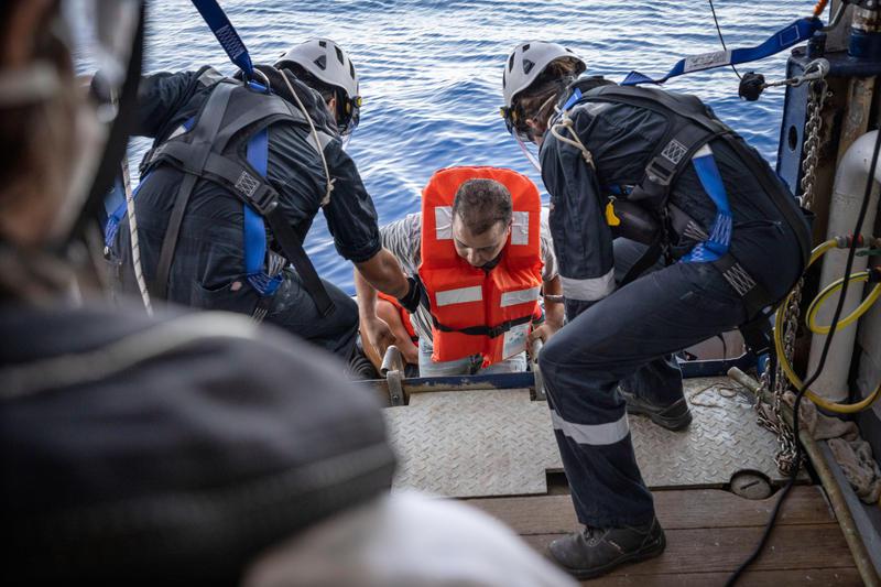 "Sea-Watch 4" rettet knapp 100 Menschen aus Seenot