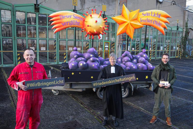 "Weihnachtswagen" verbreitet am Heiligabend frohe Botschaft