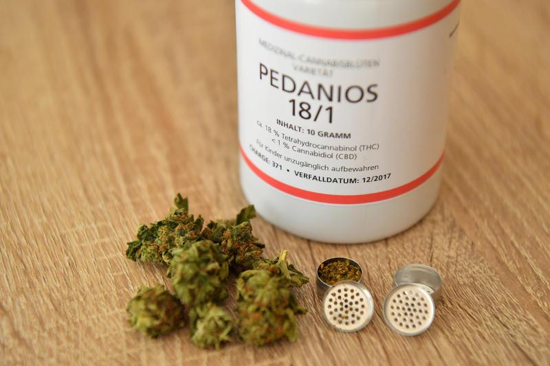 Keine zu hohen Hürden für Schmerztherapie mit Medizinalcannabis